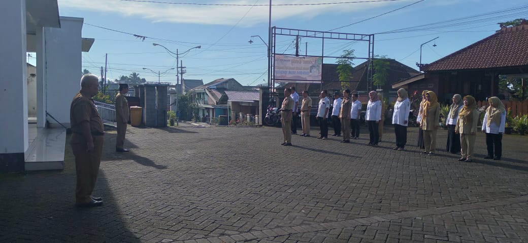 APEL PAGI DI HALAMAN KANTOR KECAMATAN SENDURO
