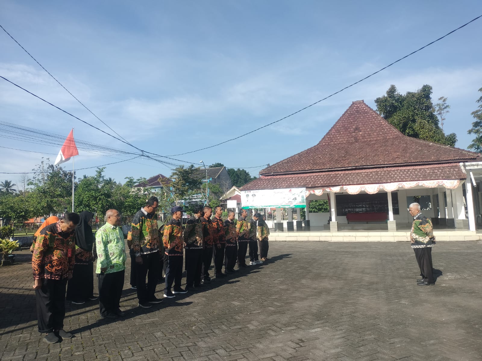 APEL PAGI HARI KAMIS DI HALAMAN KANTOR KECAMATAN SENDURO
