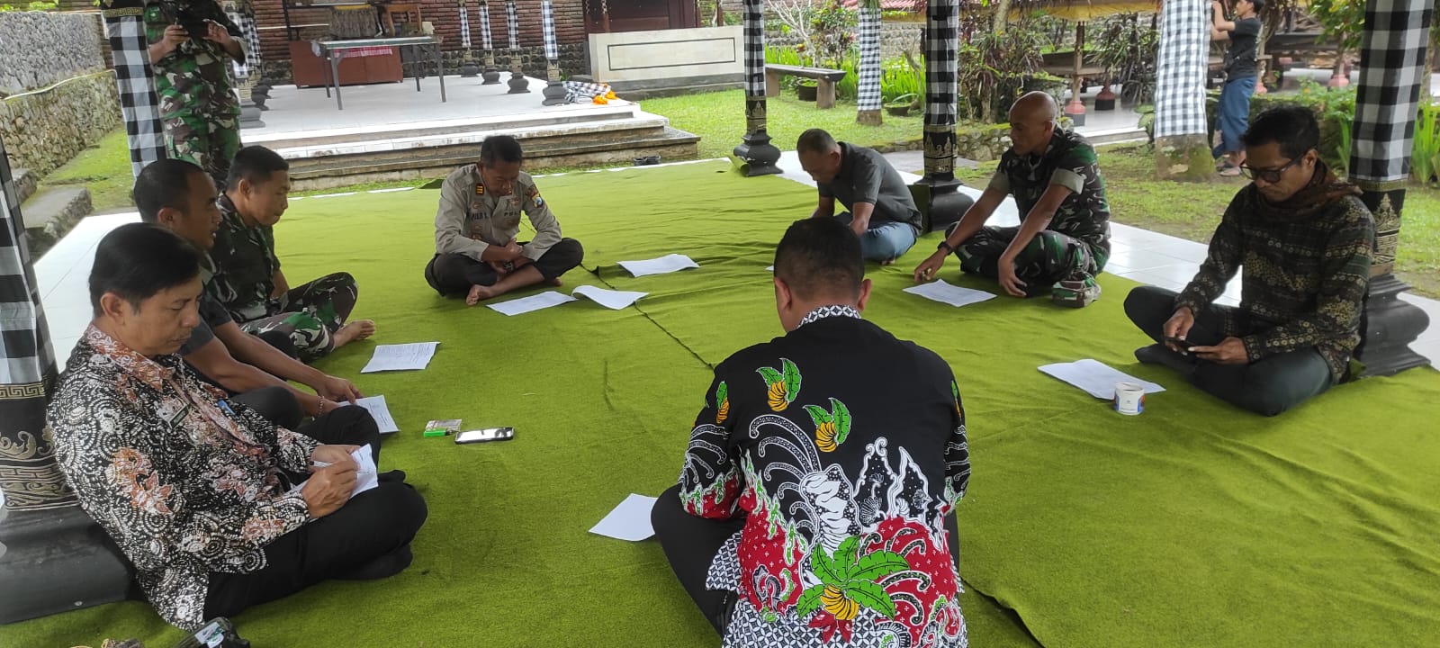 Rapat Koordinasi Persiapan Piodalan  di Pura Mandhara Giri Semeru Agung Senduro