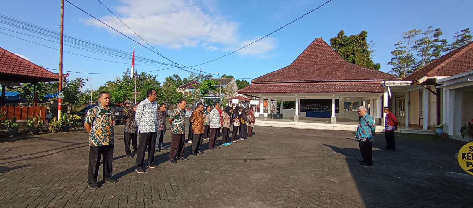 APEL PAGI HARI KAMIS DI HALAMAN KANTOR KECAMATAN SENDURO