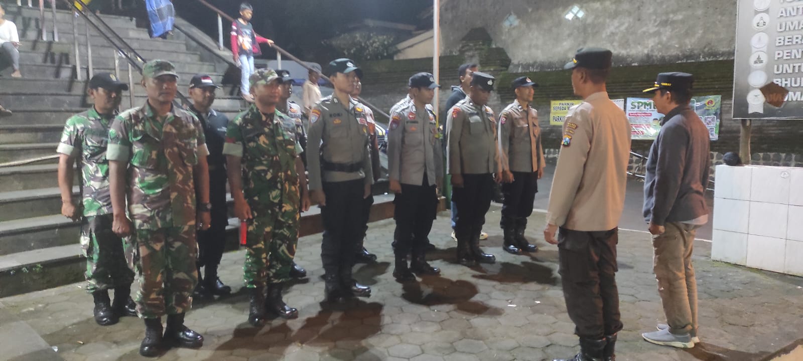Apel Gabungan Forkopimcam Senduro Dalam Rangka Apel Pengamanan Piodalan di Pura Mandhara Giri Semeru