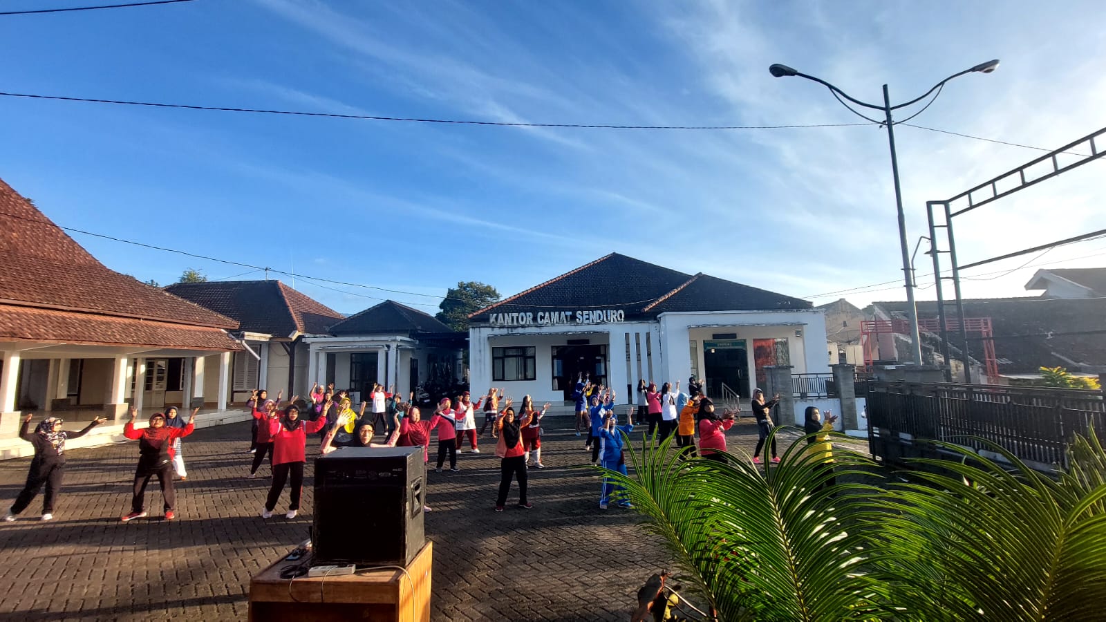 Senam Pagi Rutin Jum’at: Jaga Kesehatan, Pererat Kebersamaan