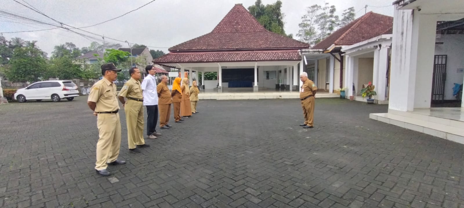 APEL PAGI HARI SENIN DI HALAMAN KANTOR KECAMATAN SENDURO