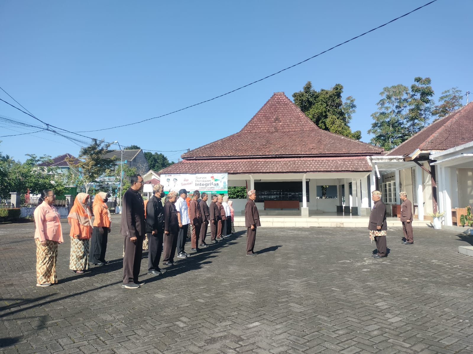 APEL PAGI HARI RABU DI HALAMAN KANTOR KECAMATAN SENDURO