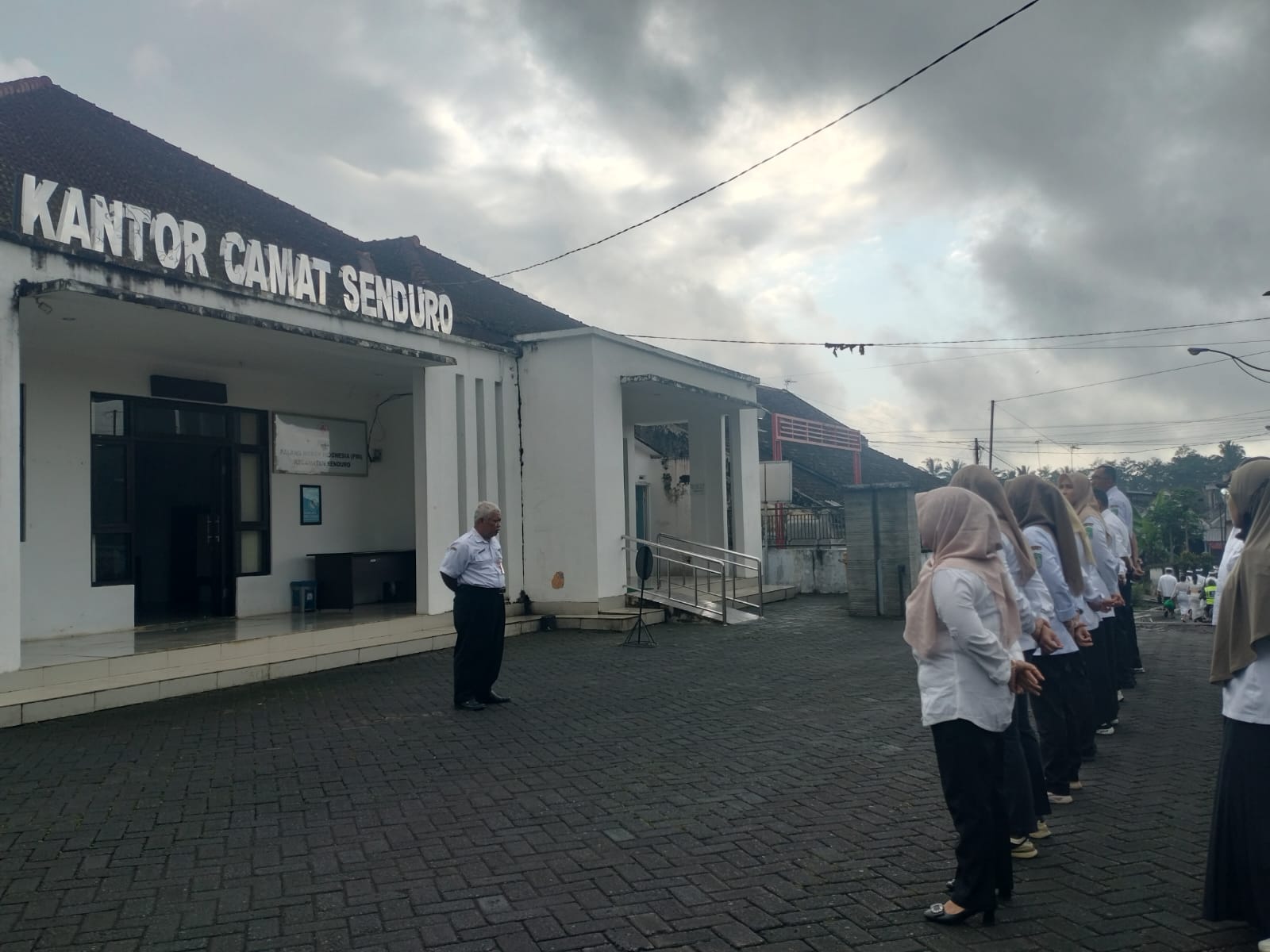 APEL PAGI HARI RABU DI HALAMAN KANTOR KECAMATAN SENDURO
