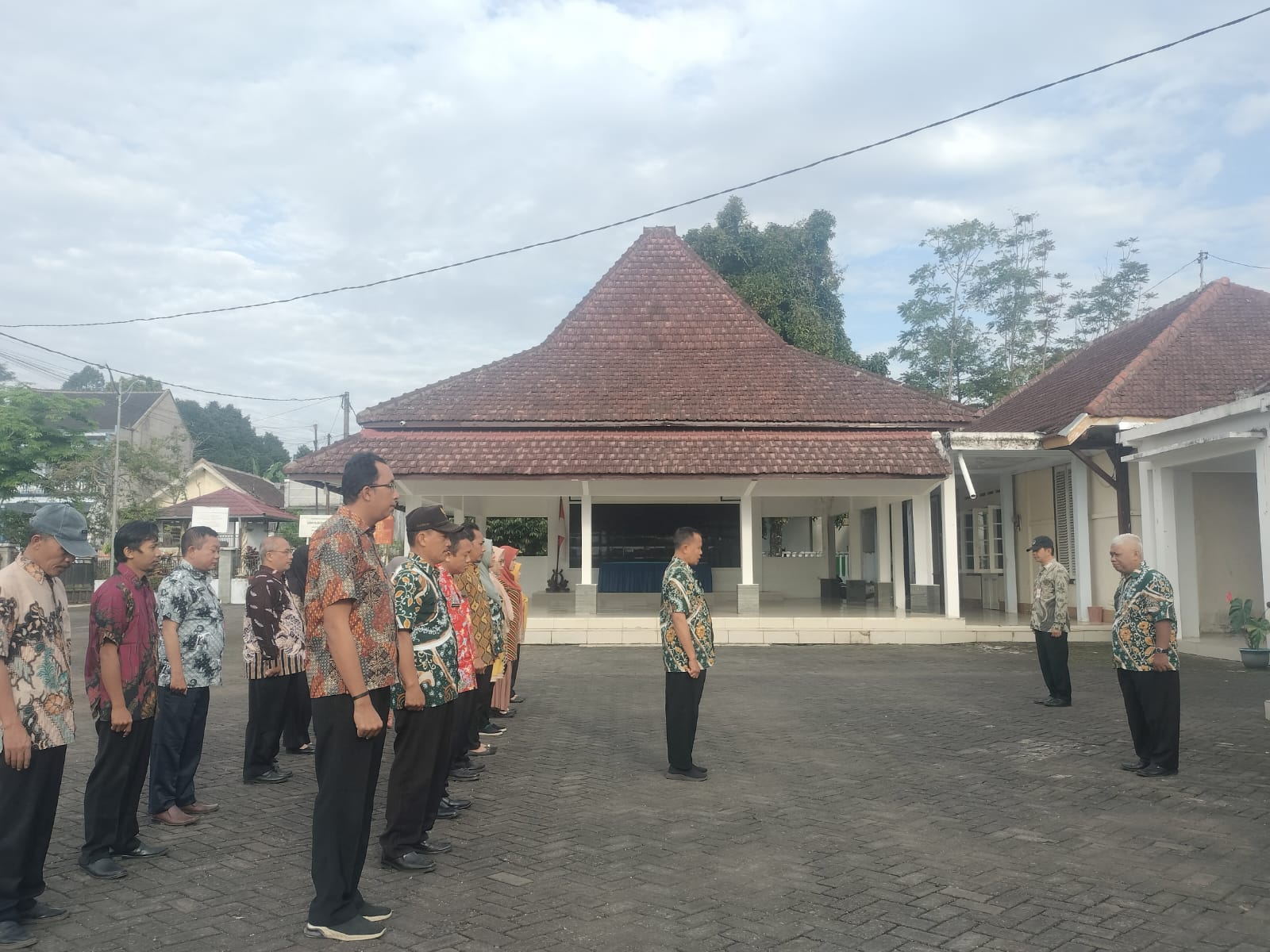 APEL PAGI HARI KAMIS DI HALAMAN KANTOR KECAMATAN SENDURO