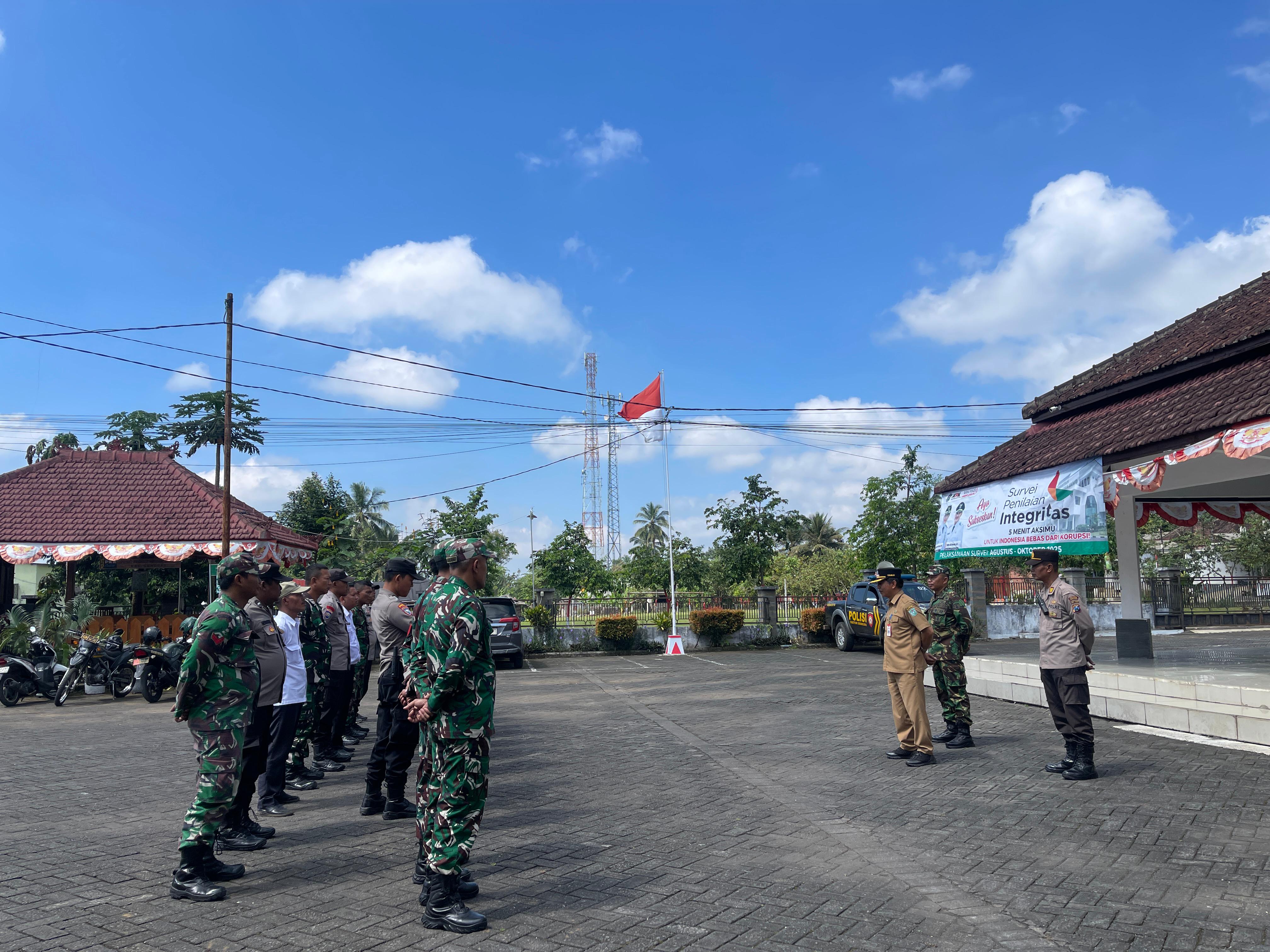 Jaga Kondusive di Wilayah Kecamatan Senduro, Forkopimcam,  Polri, dan TNI, Apel Bersama