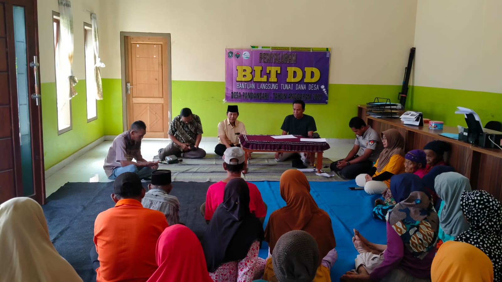 Penyaluran BLT Dana Desa (DD) Bulan Januari - Mei di Balai Desa Pandansari Kecamatan Senduro