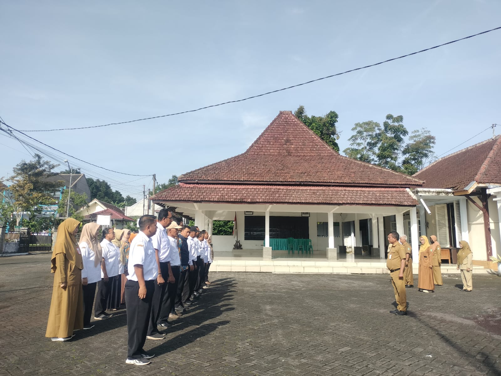 APEL PAGI HARI SELASA DI HALAMAN KANTOR KECAMATAN SENDURO