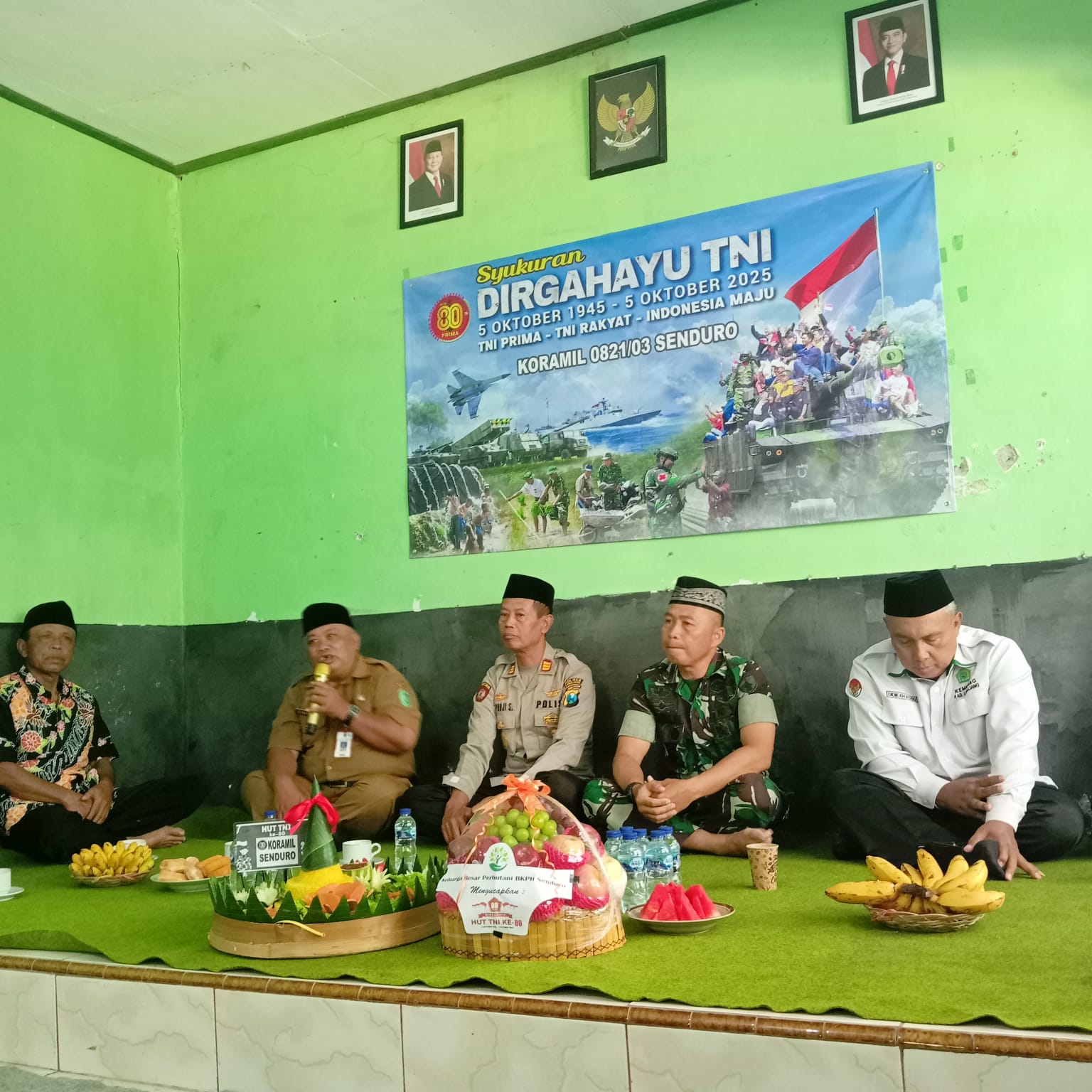 Peringatan HUT ke 80 TNI, Sekertaris Camat Senduro hadir di Markas Koramil 0821/03 Senduro