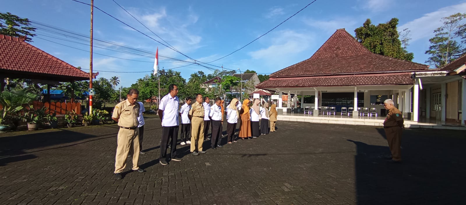 APEL PAGI DI HALAMAN KANTOR KECAMATAN SENDURO