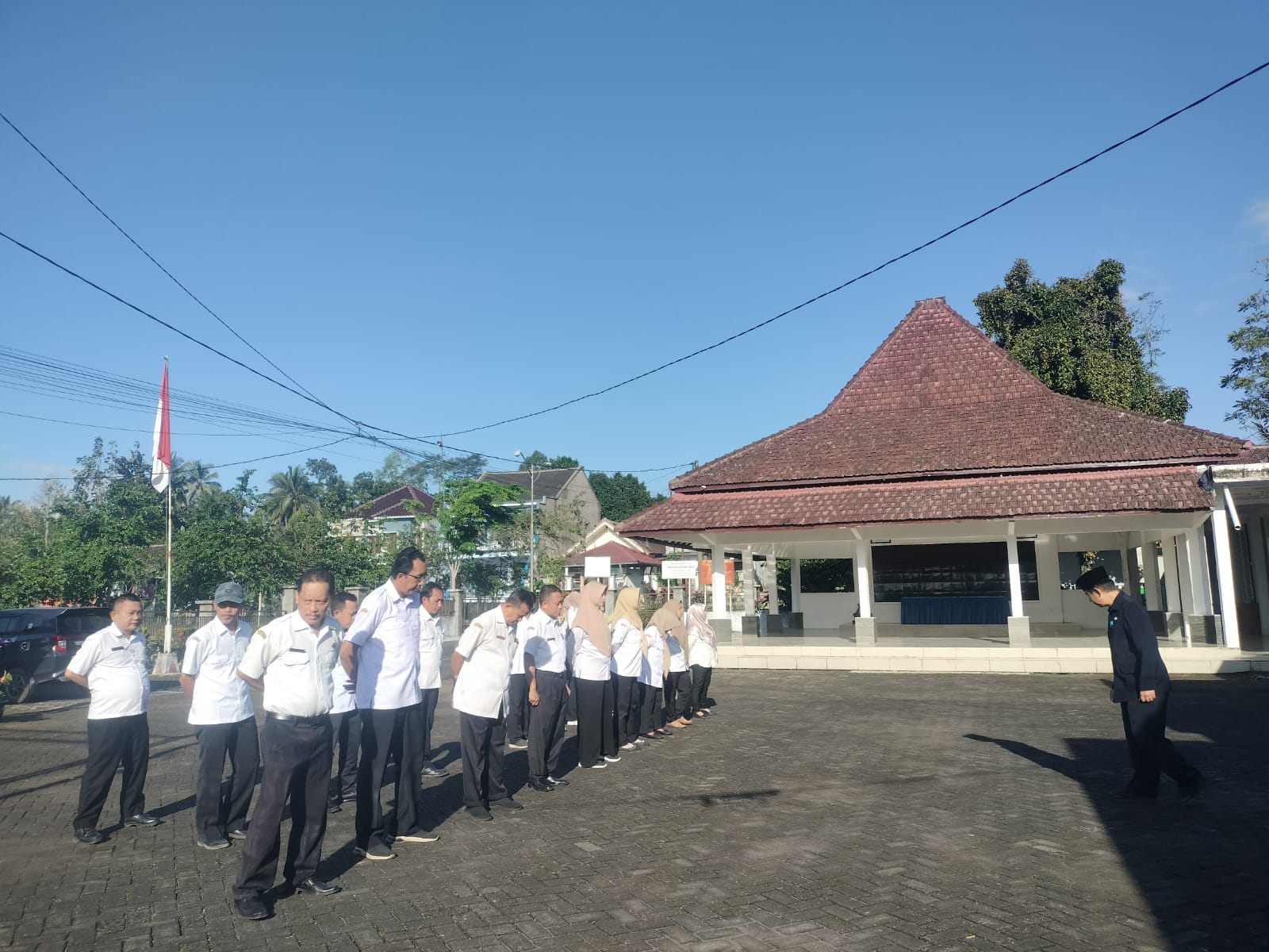 APEL PAGI DI HALAMAN KANTOR KECAMATAN SENDURO