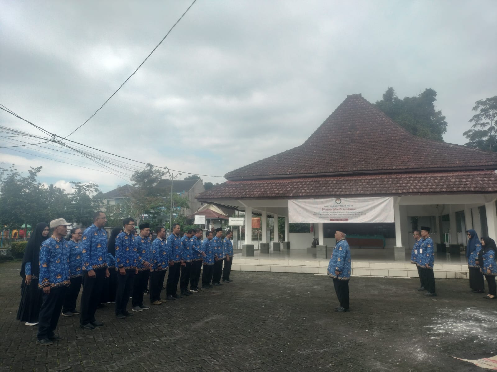 APEL PAGI HARI SENIN DI HALAMAN KANTOR KECAMATAN SENDURO