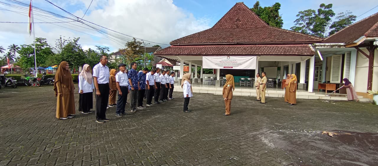 APEL PAGI HARI SELASA DI HALAMAN KANTOR KECAMATAN SENDURO