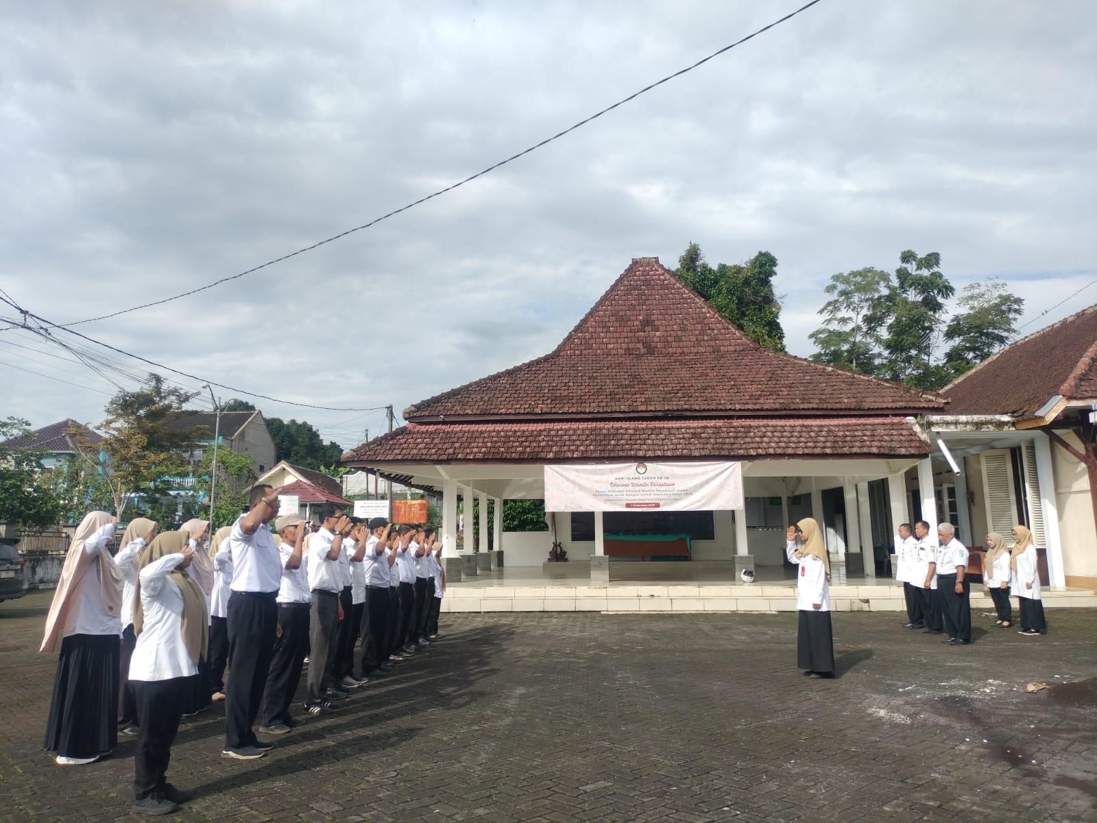 APEL PAGI HARI RABU DI HALAMAN KANTOR KECAMATAN SENDURO