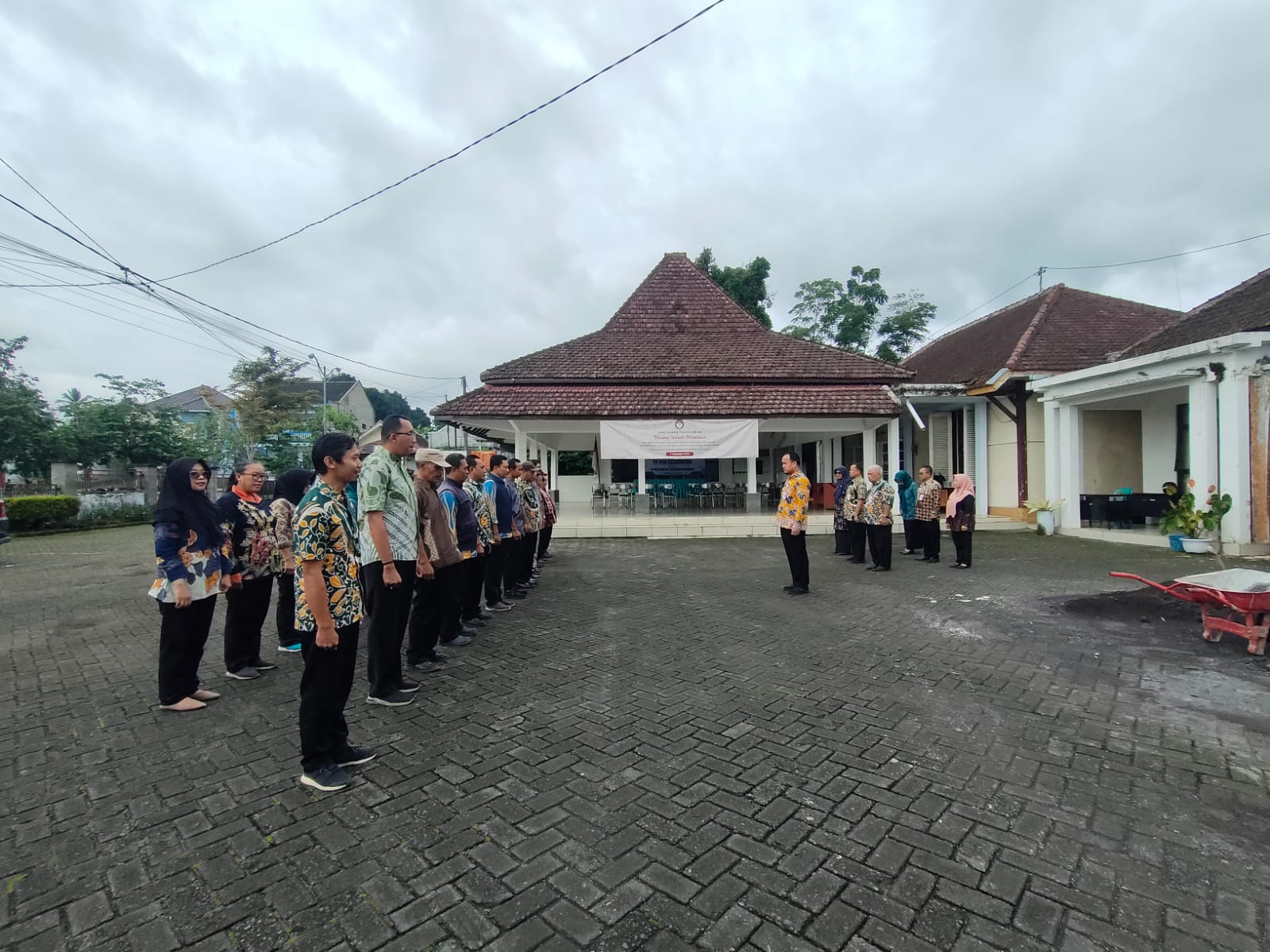 APEL PAGI HARI KAMIS DI HALAMAN KANTOR KECAMATAN SENDURO