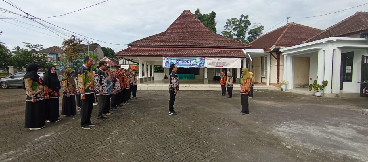 APEL PAGI HARI KAMIS DI HALAMAN KANTOR KECAMATAN SENDURO