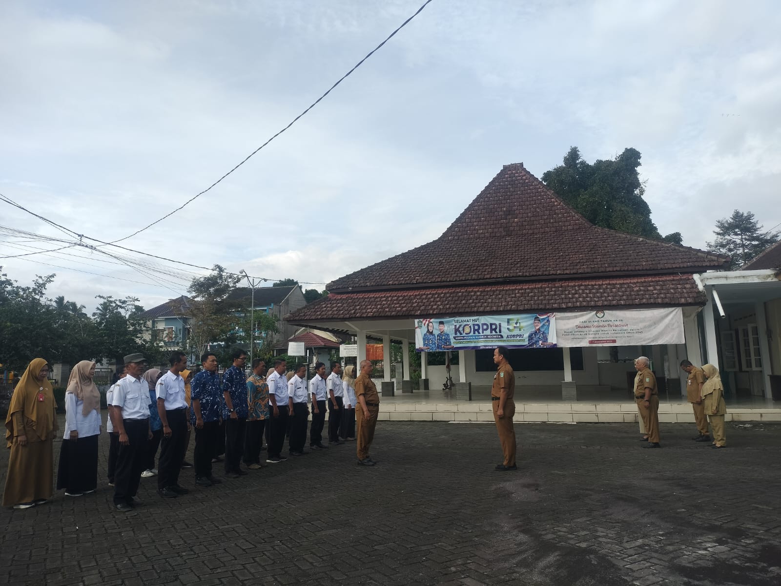 APEL PAGI HARI SELASA DI HALAMAN KANTOR KECAMATAN SENDURO