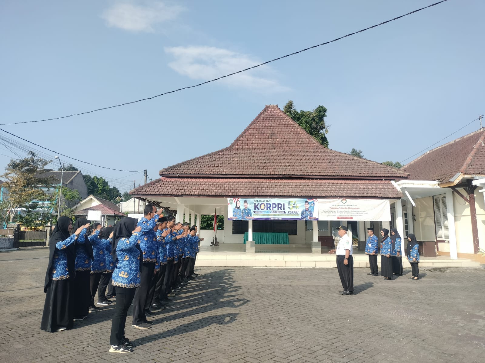 APEL PAGI HARI RABU DI HALAMAN KANTOR KECAMATAN SENDURO