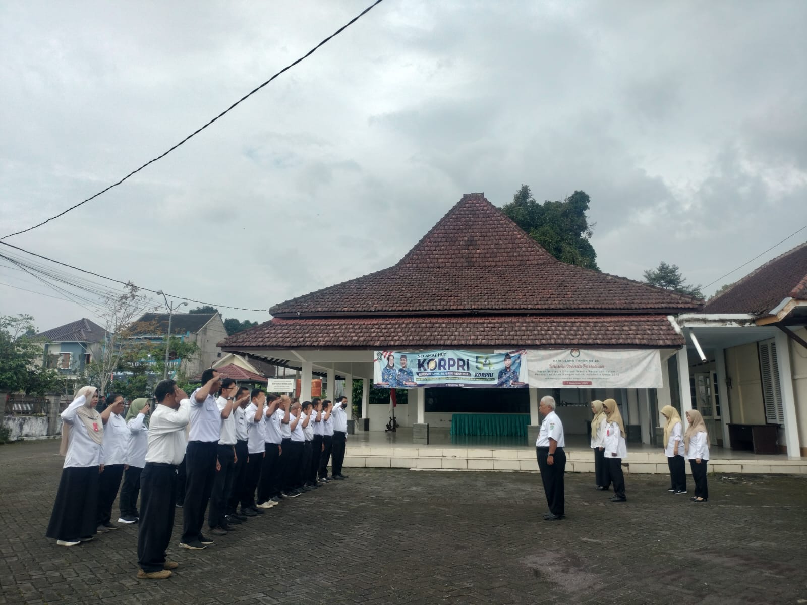 APEL PAGI HARI RABU DI HALAMAN KANTOR KECAMATAN SENDURO