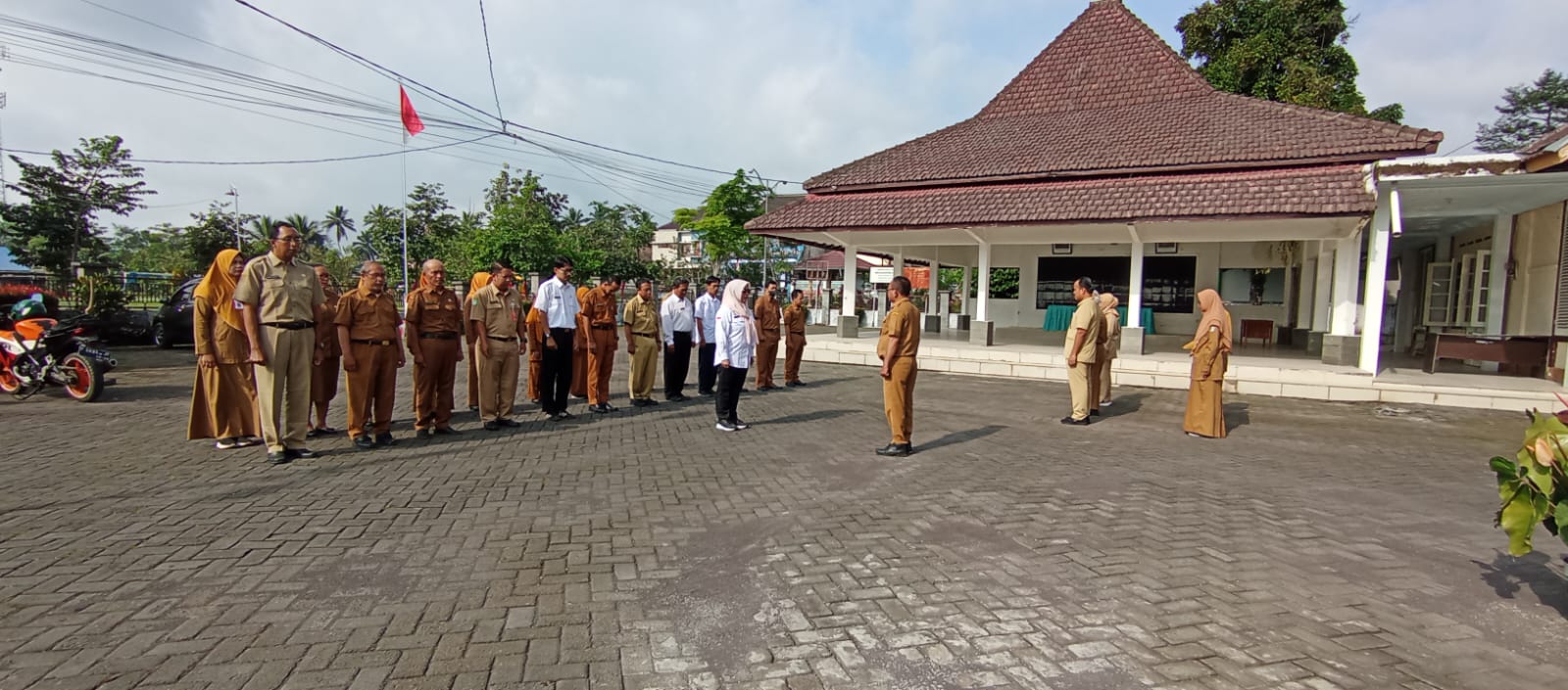 Tingkatkan Sinergi, Kecamatan Senduro Rutin Gelar Apel Pagi