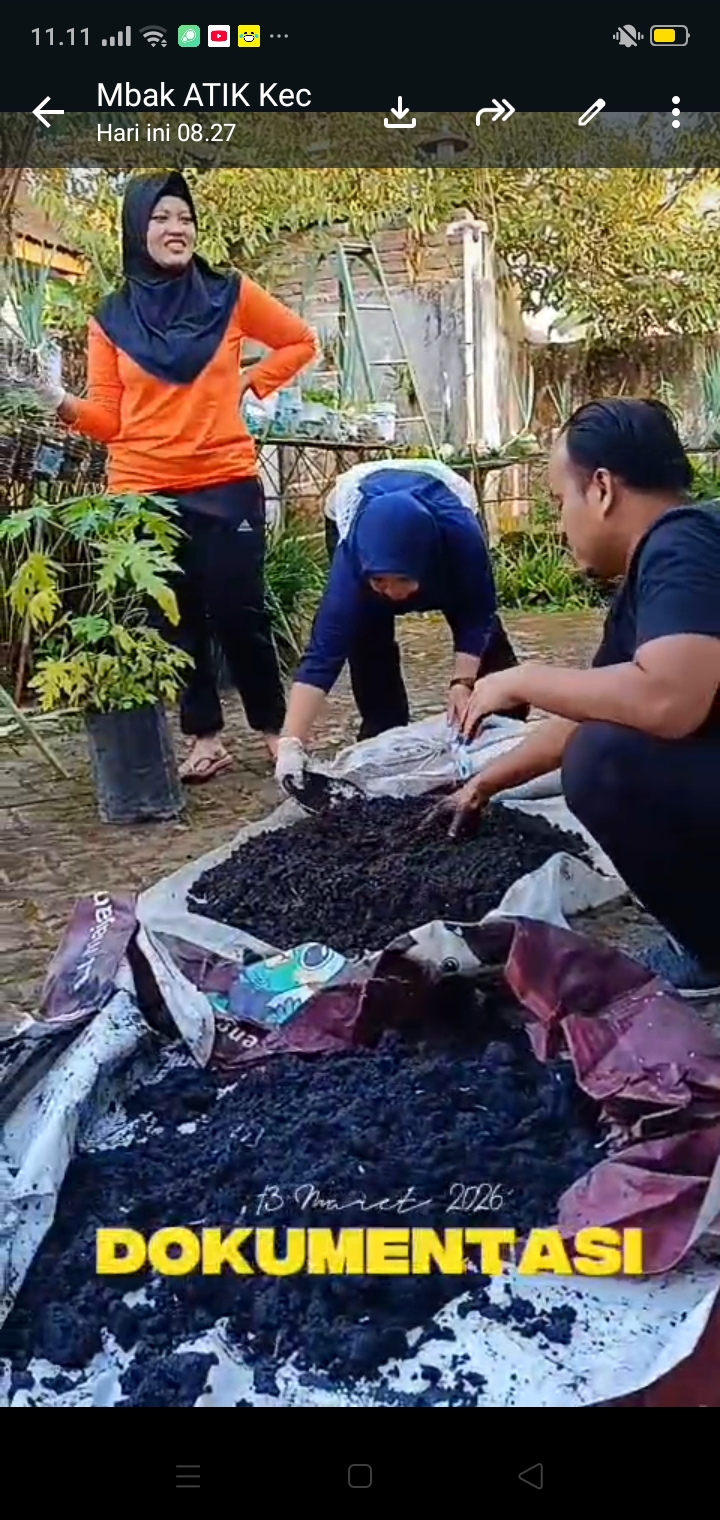 Ciptakan Lingkungan Sehat, Aparatur Kecamatan Senduro Gelar Kerja Bakti Jum'at Bersih