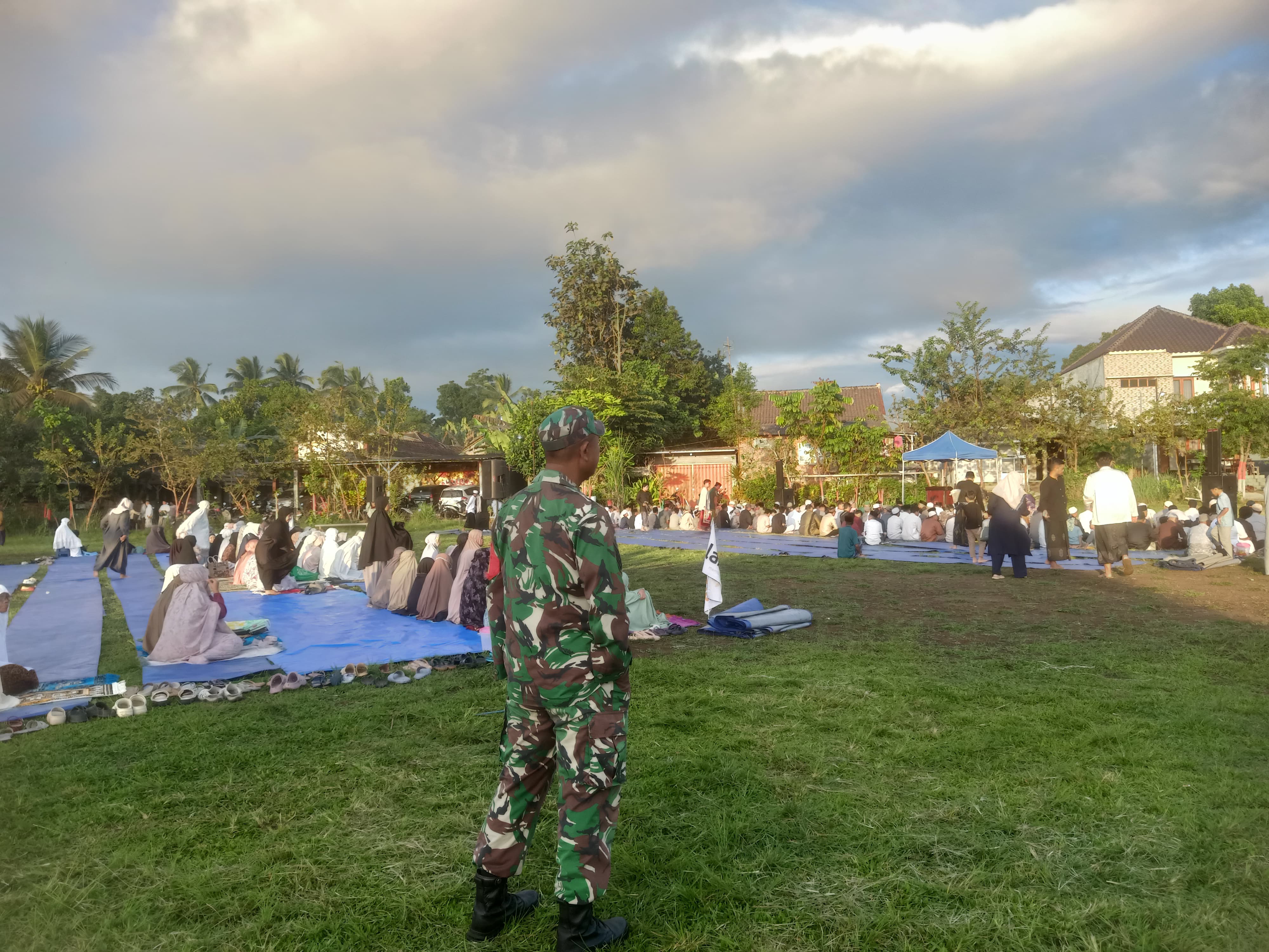 Warga Muhammadiyah Senduro Padati Lapangan Kecamatan, Sholat Idul Fitri 1447 H Berjalan Khidmat