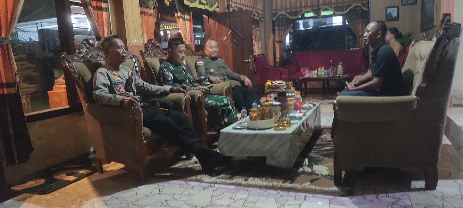 Camat Senduro Pererat Silaturahmi, Kunjungi Ketua Pura Mandara Giri Semeru Agung Jelang Nyepi 2026