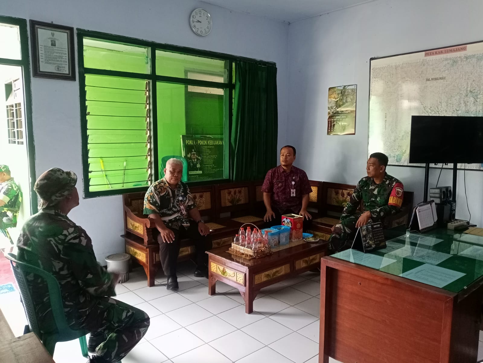 Perkuat Sinergi, Camat Senduro Halal Bihalal di Koramil 0821/03 Senduro