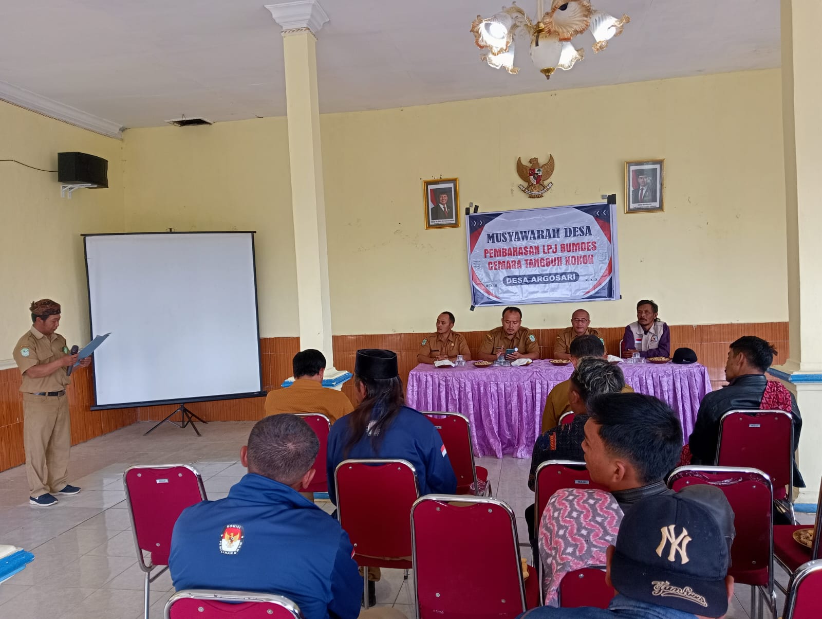 Camat Senduro Hadiri Musdes LPJ BUMDes 