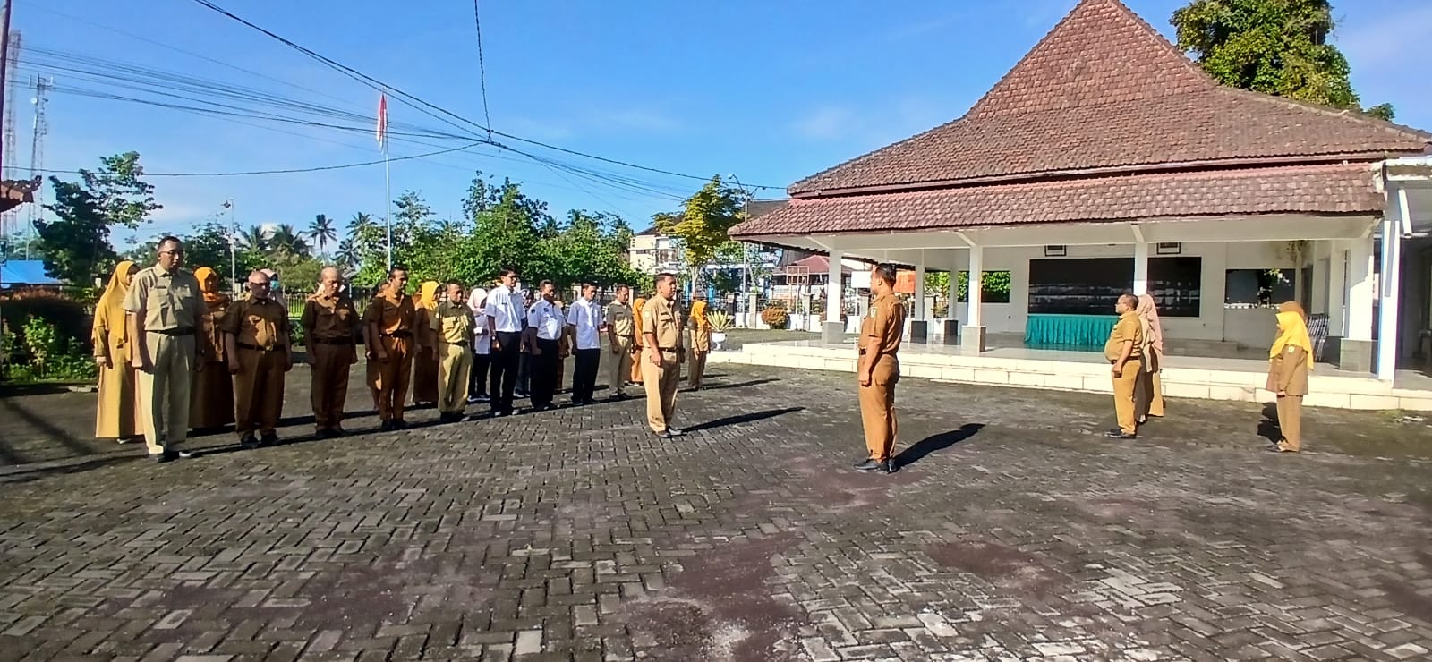 Tingkatkan Disiplin dan Kinerja, Kecamatan Senduro Gelar Apel Pagi Rutin