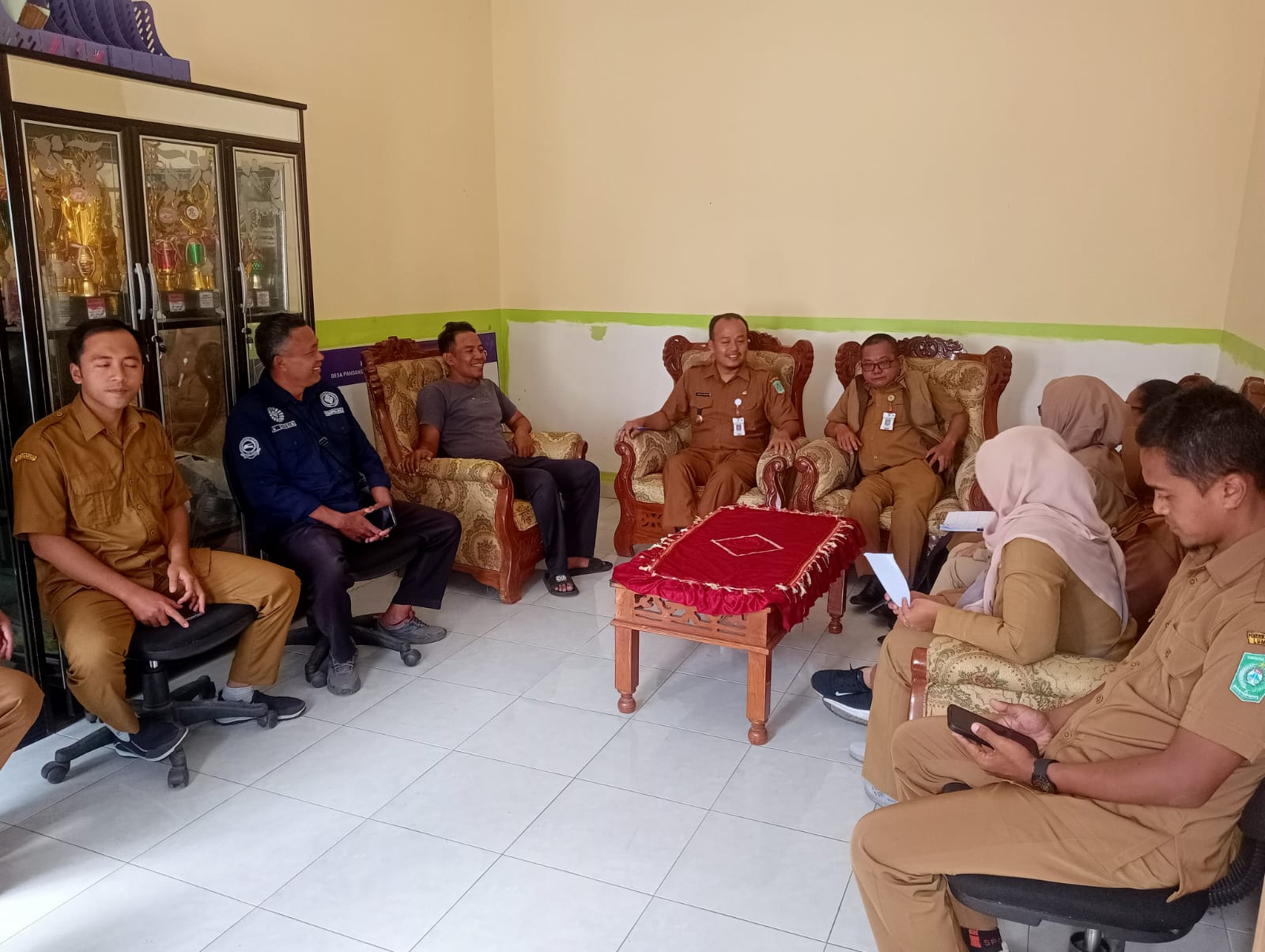 Pastikan Tata Kelola Dana Desa Tepat Sasaran, Tim Binwas Kecamatan Senduro Monev di Desa Pandansari