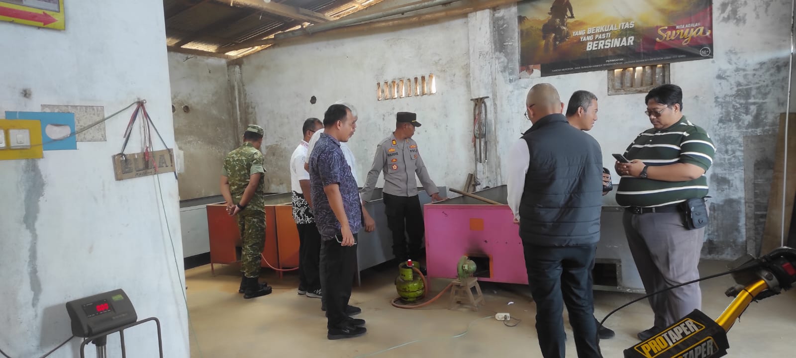 Camat Senduro Tinjau Usaha Oven Kapulaga di Kandangtepus, Dorong Peningkatan Kualitas Produksi