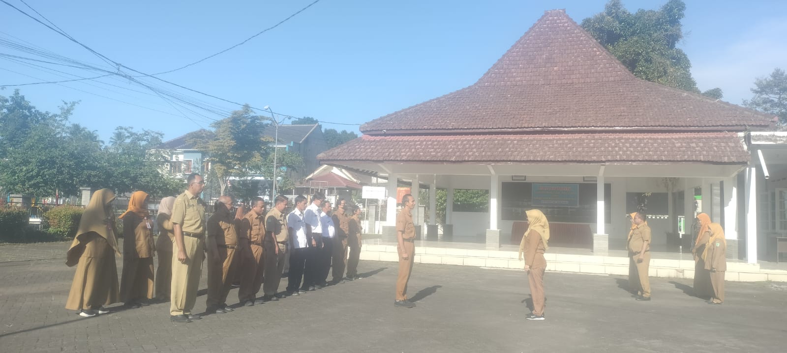 Awali Pekan, Plt. Kasi Pelayanan Umum Pimpin Apel Senin Pagi dan Tekankan Disiplin Pelayanan