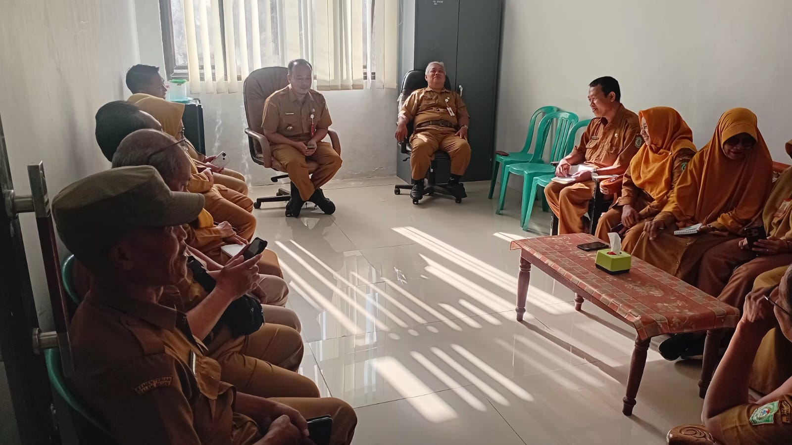 Camat Senduro Pimpin Rapat Staf, Fokus Monitoring LPG 3 Kg dan Himbauan Narkoba