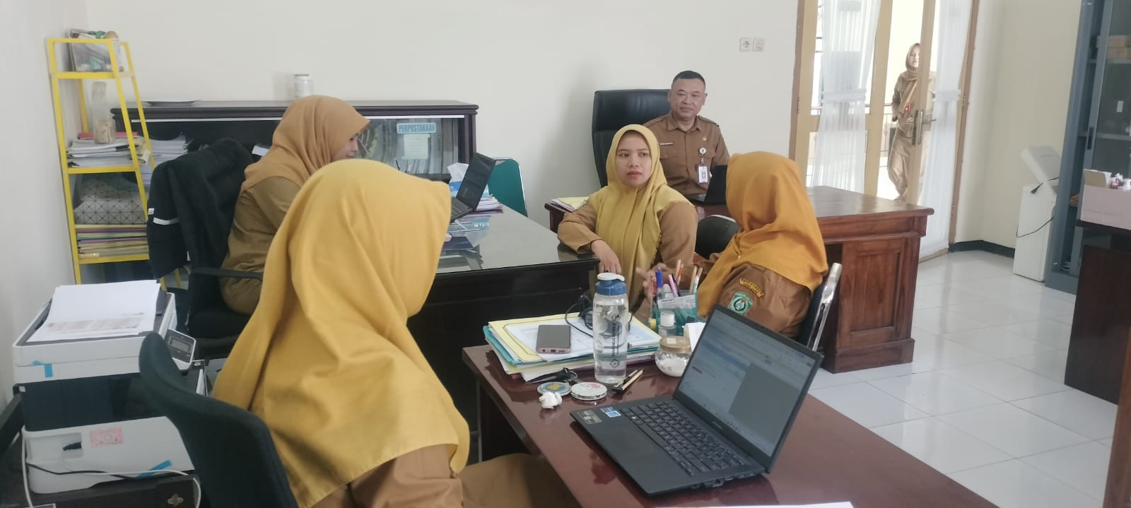 Tingkatkan Akuntabilitas, Kecamatan Senduro Konsultasi Data SKP dan LKE ke Inspektorat Lumajang
