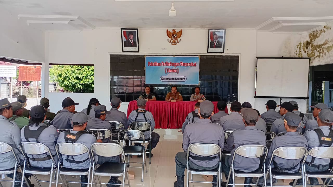 Tingkatkan Keamanan Desa, Camat Senduro Buka Pelatihan Linmas Lintas Desa