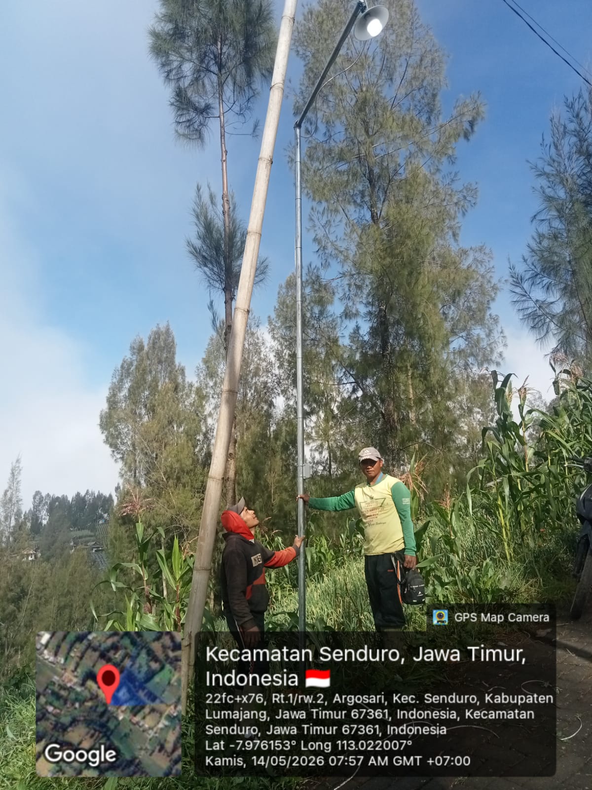 Tingkatkan Keamanan Lingkungan, Pemdes Argosari Pasang PJU dan CCTV di Dusun Argosari