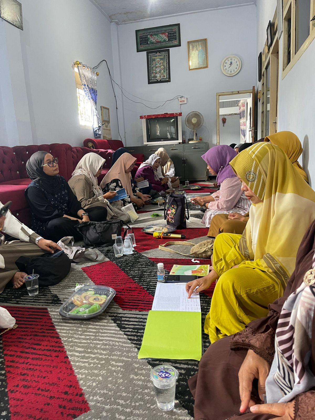 Sinergi Membangun Keluarga Harmonis: TP PKK dan Kasi PMD Hadiri Pengajian Sakinah di Desa Sarikemuni