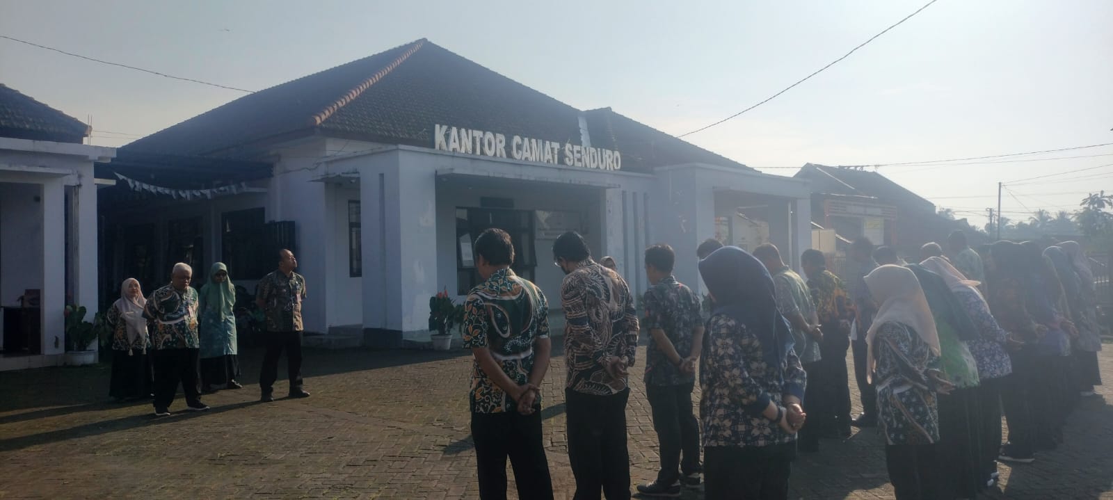 Sinergitas Lintas Sektoral, Kasi PMD Pimpin Apel Pagi di Kantor Kecamatan Senduro