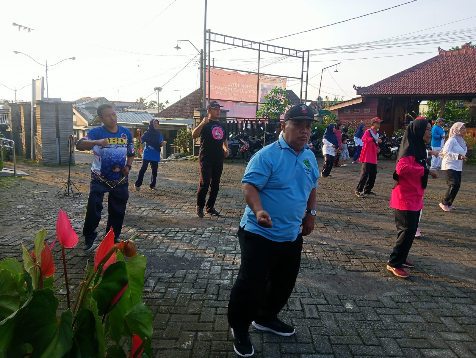 Semangat Pagi, Pemerintah Kecamatan Senduro Gelar Senam Bersama Ceria
