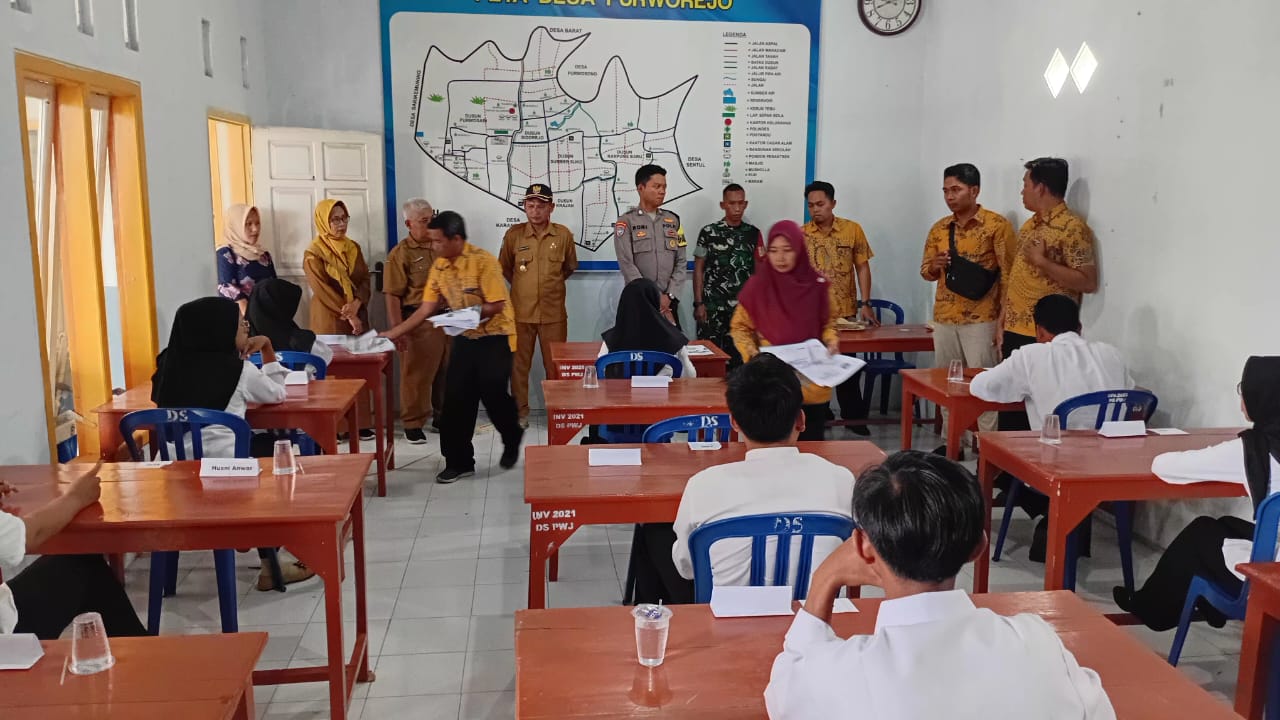Tim Binwas Kecamatan Senduro Kawal Ketat Pelaksanaan Ujian Tulis Calon Perangkat Desa Purworejo