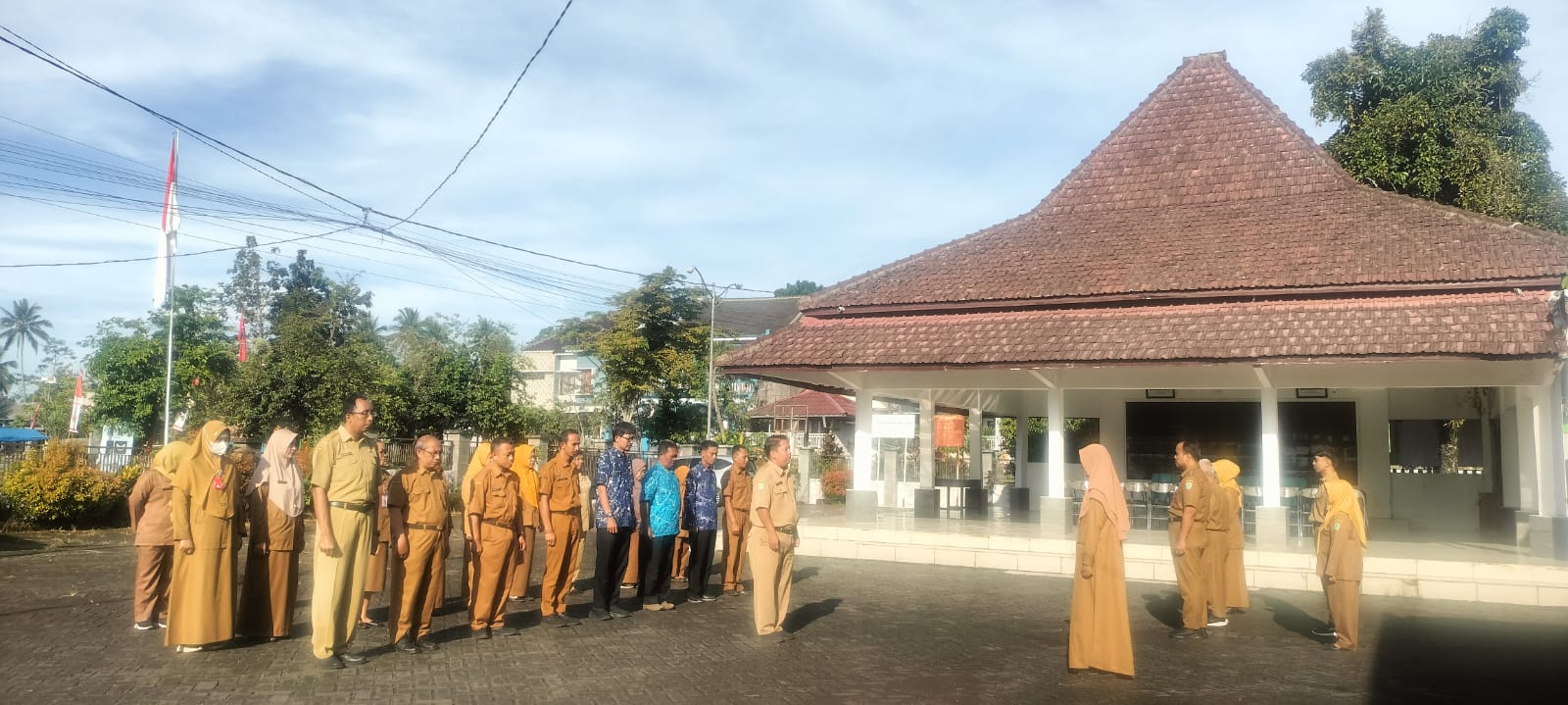 Tingkatkan Sinergi dan Kedisiplinan, Kasubag Keuangan Pimpin Apel Pagi di Kecamatan Senduro