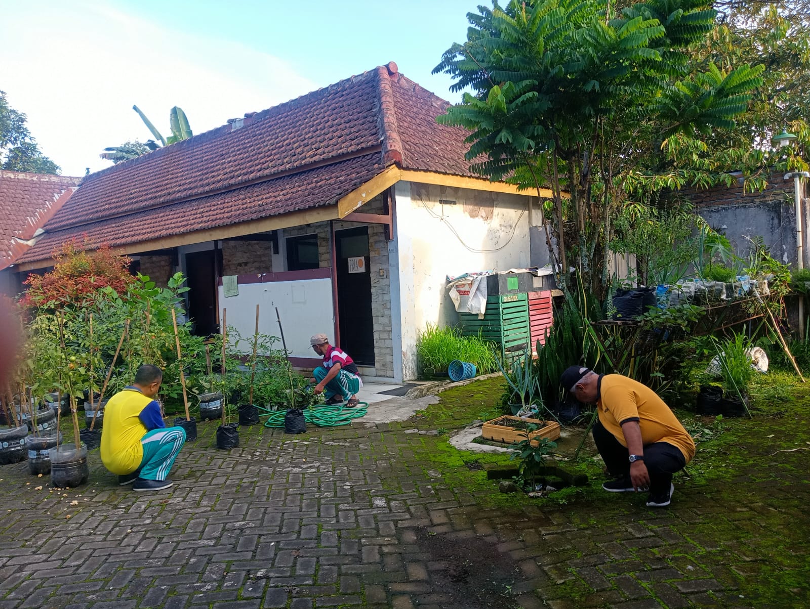 Camat Senduro Pimpin Gerakan ASRI: Wujudkan Lingkungan Kerja yang Aman, Sehat, Resik, dan Indah