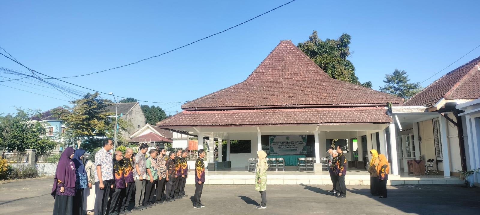 Tingkatkan Sinergi dan Kedisiplinan, Kasi PMD Pimpin Apel Pagi di Kecamatan Senduro
