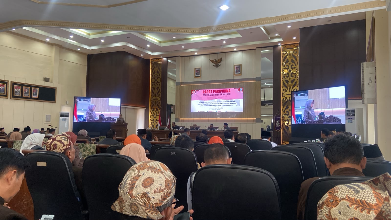 Rapat Paripurna DPRD Kabupaten Lumajang: Sinergi Eksekutif dan Legislatif
