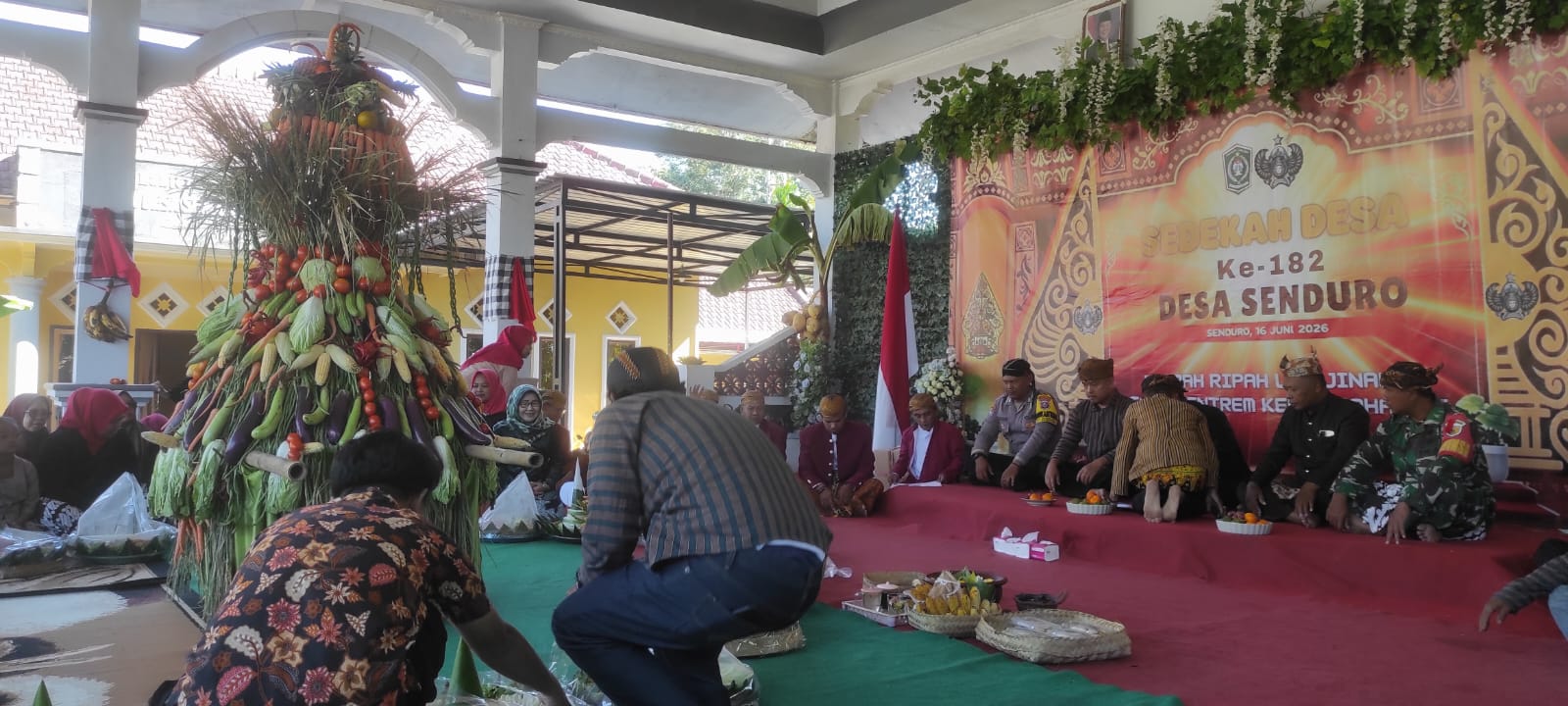 Camat Senduro Hadiri Tasyakuran Bersih Desa Senduro ke-182: Apresiasi Semangat Gotong Royong Warga