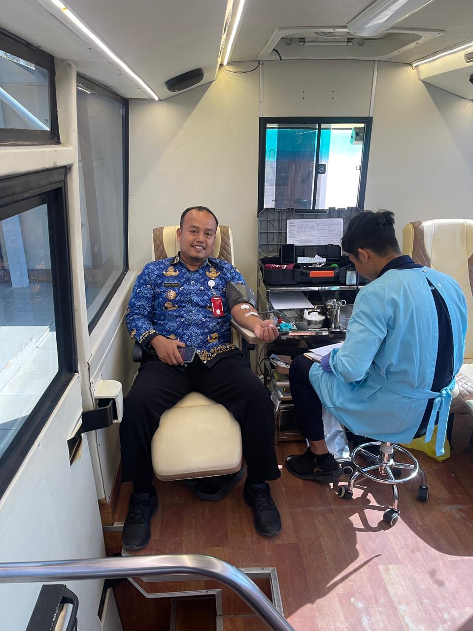 Camat Senduro Pimpin Aksi Kemanusiaan, Puluhan Warga Ikuti Giat Donor Darah di Pendopo Kecamatan