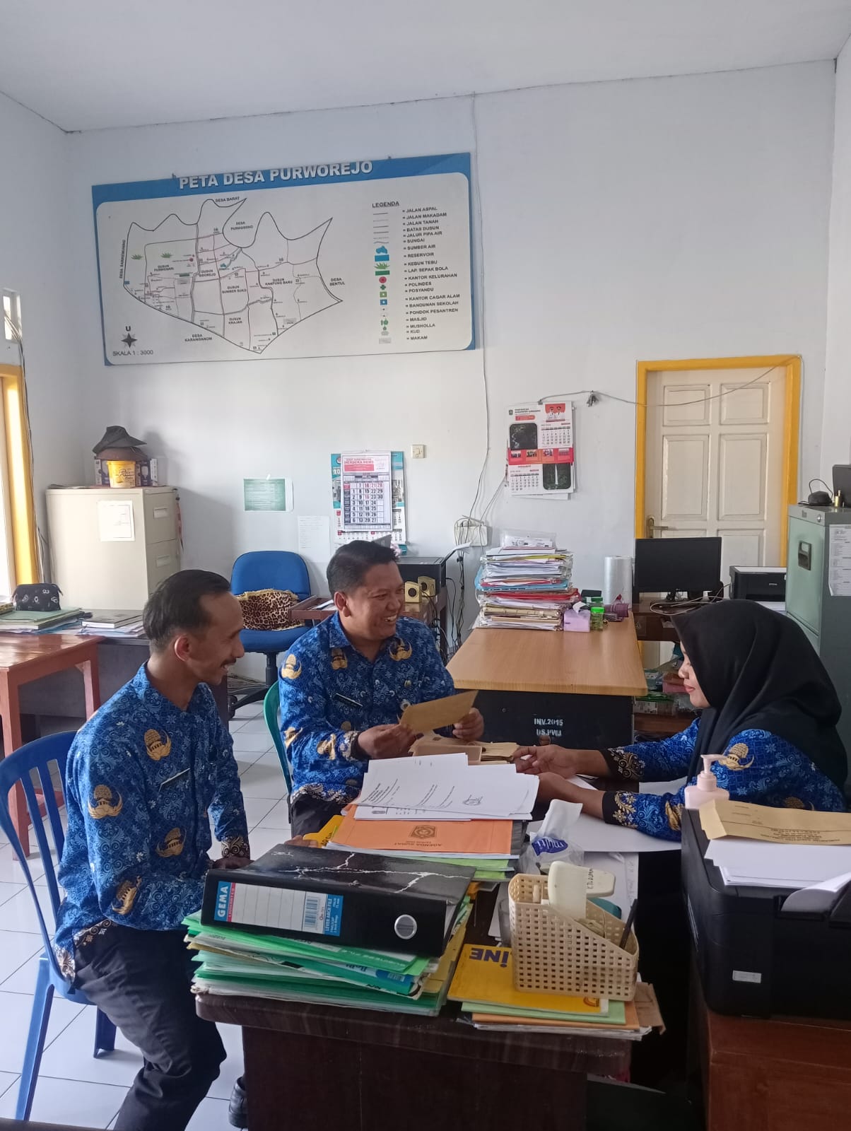 Staf Kecamatan Senduro Pastikan Kelengkapan SK dan Koordinasi Jadwal Pelantikan Perangkat Desa Purwo