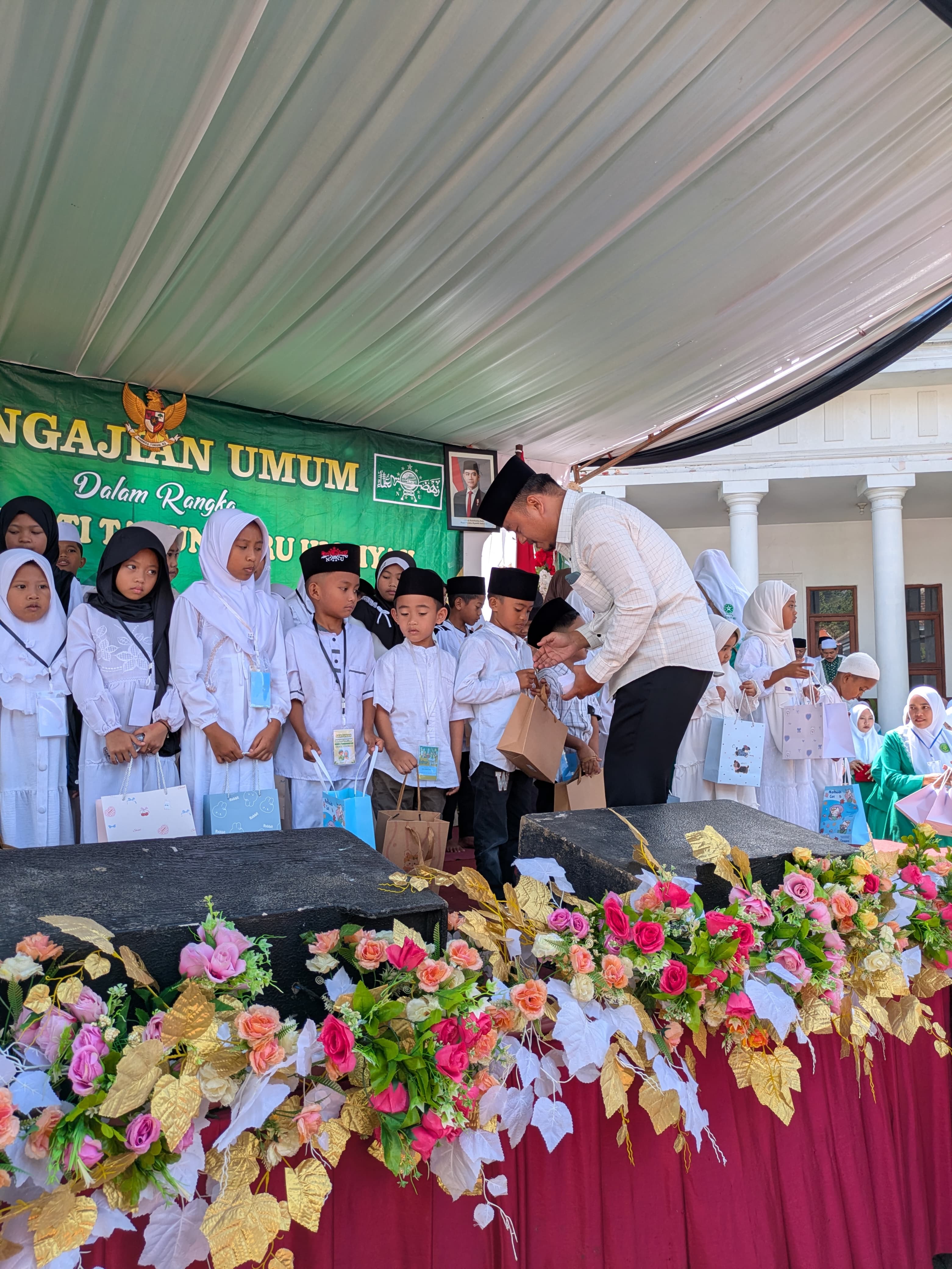 Camat Senduro Hadiri Peringatan Tahun Baru Islam dan Santunan Anak Yatim di Desa Kandangtepus